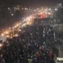 Demo Kenaikan Harga Bahan Bakar Gas Rusuh, Puluhan Mobil Polisi Dibakar Massa