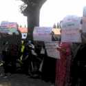 Gegara Bansos Nyasar, Puluhan Emak-emak Geruduk Balai Desa di Pekalongan
