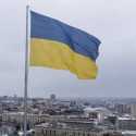 Kemungkinan Invasi Terjadi Besok, Zelensky Perintahkan Rakyat Kibarkan Bendera Ukraina dan Serempak Nyanyikan Lagu Kebangsaan