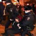 Polisi Rusia Tahan Ribuan Peserta Demo Anti Perang