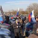 Ratusan Mobil Membentuk Pawai Panjang di Beograd:  Putin, Kami Mendukungmu<i>!</i>