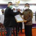 Raih Indeks Kebebasan Pers Tertinggi di Indonesia, JMSI Beri Gubernur Kepri Penghargaan