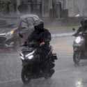 Waspada<i>!</i> Sebagian Jakarta Diprediksi Diguyur Hujan Disertai Angin Kencang