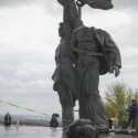 Patung Persaudaraan Rusia-Ukraina di Kiev Dibongkar