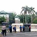 Jelang Demo Buruh dan Mahasiswa, Kawat Berduri hingga Barier Raksasa Sudah Terpasang di Depan DPR