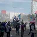 Dihiasi Aksi Bakar Ban, Demo Mahasiswa di Depan Kantor DPRD Sumsel Ricuh