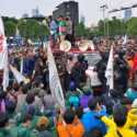 Demo Dibagi Dua Lokasi, Buruh Gelar Aksi di DPR dan Mahasiswa Kepung Istana Negara