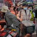 Takut Seperti Shanghai, Penduduk Beijing Panic Buying Beli Banyak Makanan untuk Berminggu-minggu