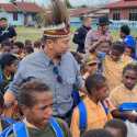 Ka Ops Damai Cartenz Salurkan Bansos Budha Tzu Chi ke Anak Pegunungan Papua