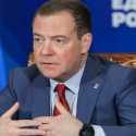 Medvedev: Barat Sedang Menikmati Konsekuesi Manis Berupa Krisis atas Sanksinya kepada Rusia