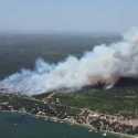 Ratusan Hektar Lahan Terbakar di Dekat Danau Possum Texas, Orang-orang Naik Perahu Hindari Kobaran Api