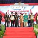 Kapolda Jatim Beri Penghargaan Tan Hana Dharma ke Gubernur Jatim, Pangdam Hingga Kajati