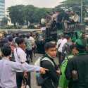 Sempat Ricuh, Aksi Mahasiwa Tolak Kenaikan BBM di Gedung DPR Bubarkan Diri