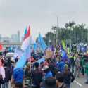 Demo di Gedung DPR, Ribuan Buruh Blokade Jalur Transjakarta