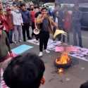 Perlawanan Tolak Kenaikan BBM Belum Usai, Mahasiswa IMM Ciputat Bakar Ban di Halte UIN Jakarta