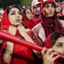 43 Tahun Dilarang, Perempuan di Iran Akhirnya Diizinkan Nonton Pertandingan Sepakbola