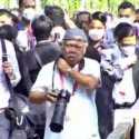 Tampil Nyentrik, Menteri Basuki Bawa Kamera Ala Fotografer Saat Dampingi Jokowi di Bali