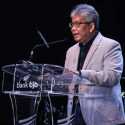 Direktur Utama bank bjb Yuddy Renaldi Sabet CEO of The Year dari Infobank