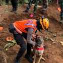 Tim Polwan K9 Longsor Cari Korban Gempa Cianjur yang Tertimbun Longsor