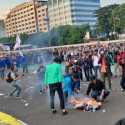 Demo Cabut KUHP di DPR Masih Berlangsung, Mahasiswa Mulai Blokade Jalan Raya dan Bakar Spanduk