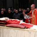 Penghormatan Terakhir untuk Paus Emeritus Benediktus XVI, Puluhan Ribu Orang Banjiri Santo Petrus