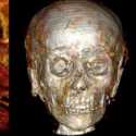Puluhan Jimat Emas Ditemukan Menempel di Tubuh Mumi Mesir Berusia 2.300 Tahun