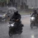 BMKG: Sebagian Jakarta Hujan Disertai Petir dan Angin Kencang