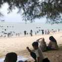 Jelang Ramadan Ratusan Pengunjung Padati Pantai Babah Kuala Lhoknga Aceh Besar