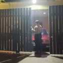 Polisi Kawal KPK Geledah Rumah Dito Mahendra di Kebayoran Baru