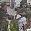 Taliban Tampar Pemuda yang Gunakan <i>Earphone</i> di Jalan