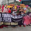 Sambut Arak-arakan Tim U-22 Indonesia, Masyarakat Padati Bundaran HI
