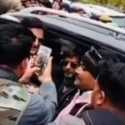 Tiba di Kashmir untuk Syuting Film, Shah Rukh Khan Dikerumuni Fans