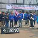 Kegagalan Reformasi Diungkap Mahasiswa Jawa Barat-Banten di Depan Gedung DPR