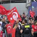 Rayakan Kemenangan Erdogan, Ekspatriat Turki di Eropa Turun ke Jalan