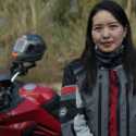 Biker Perempuan Asal Arunachal Pradesh Sukses Beri Sentuhan Modern pada Pakaian Tradisional Suku Monpa