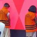 Buntut Tangkap Tangan KPK, 2 Orang Kenakan Rompi Oranye