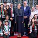 Putri Maroko Jamu Anak-anak Al Quds Peserta Kemah Musim Panas
