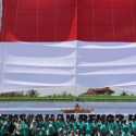 Pecahkan Rekor MURI, KBPMS Bentangkan Bendera Terbesar di Atas Truk