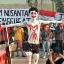 Tolak Putusan MK, BEM Nusantara Gelar Aksi Teatrikal di Tugu Golong Gilig
