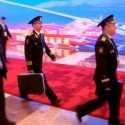 Putin Kedapatan Bawa Koper Nuklir Saat Kunjungan ke Beijing