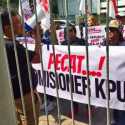 Kantor DKPP Diserbu Massa, Orator APK: Rekayasa UU Pemilu Secepat Memasak Mie Instan