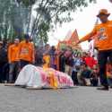 Kecewa UMP Naik 1,5 Persen, Buruh Gelar Aksi di Kantor Gubernur Sumsel