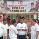 Songsong Indonesia Emas 2045, Relawan Ampera Berbagi Susu ke Masyarakat