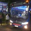 Rombongan Prabowo-Gibran Tiba di KPU Naik Bus Listrik