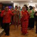 Perkenalkan Tenun Tanimbar, KBRI Beijing dan DWP Sukses Gairahkan Kebudayaan Indonesia dalam Forum ASEAN Ladies Circle