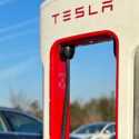 Tesla Tarik Dua Juta Kendaraan Canggih Berteknologi Autopilot