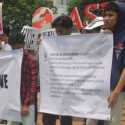 Jokowi Diminta Hentikan Intervensi, Demonstran Bawa Daftar Kesalahan Firli versi Adhie Massardi