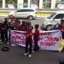 Mahasiswa UBK Bergerak, Gemakan Pemakzulan Jokowi di Depan Kantor Bawaslu