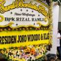 Karangan Bunga Penuhi Rumah Rajawali Ngepret, dari Presiden sampai Capres