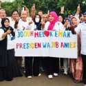 Relawan Pendukung Amin Tiba Paling Awal di Istora Senayan
